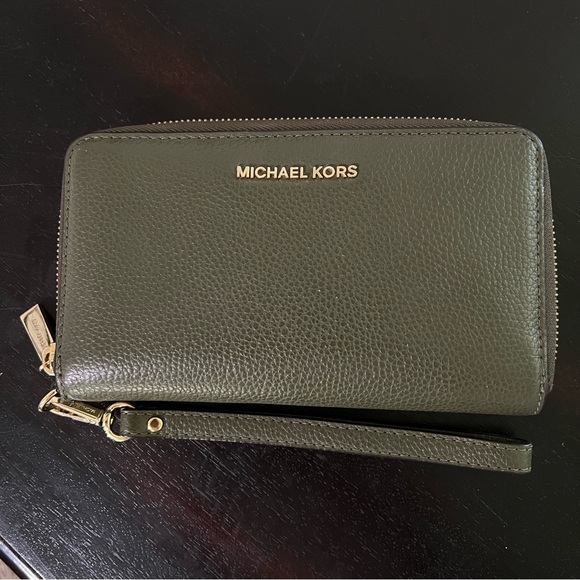 Michael Kors Pebbled Leather Sage Green Wrislet/Wallet - Picture 1 of 14